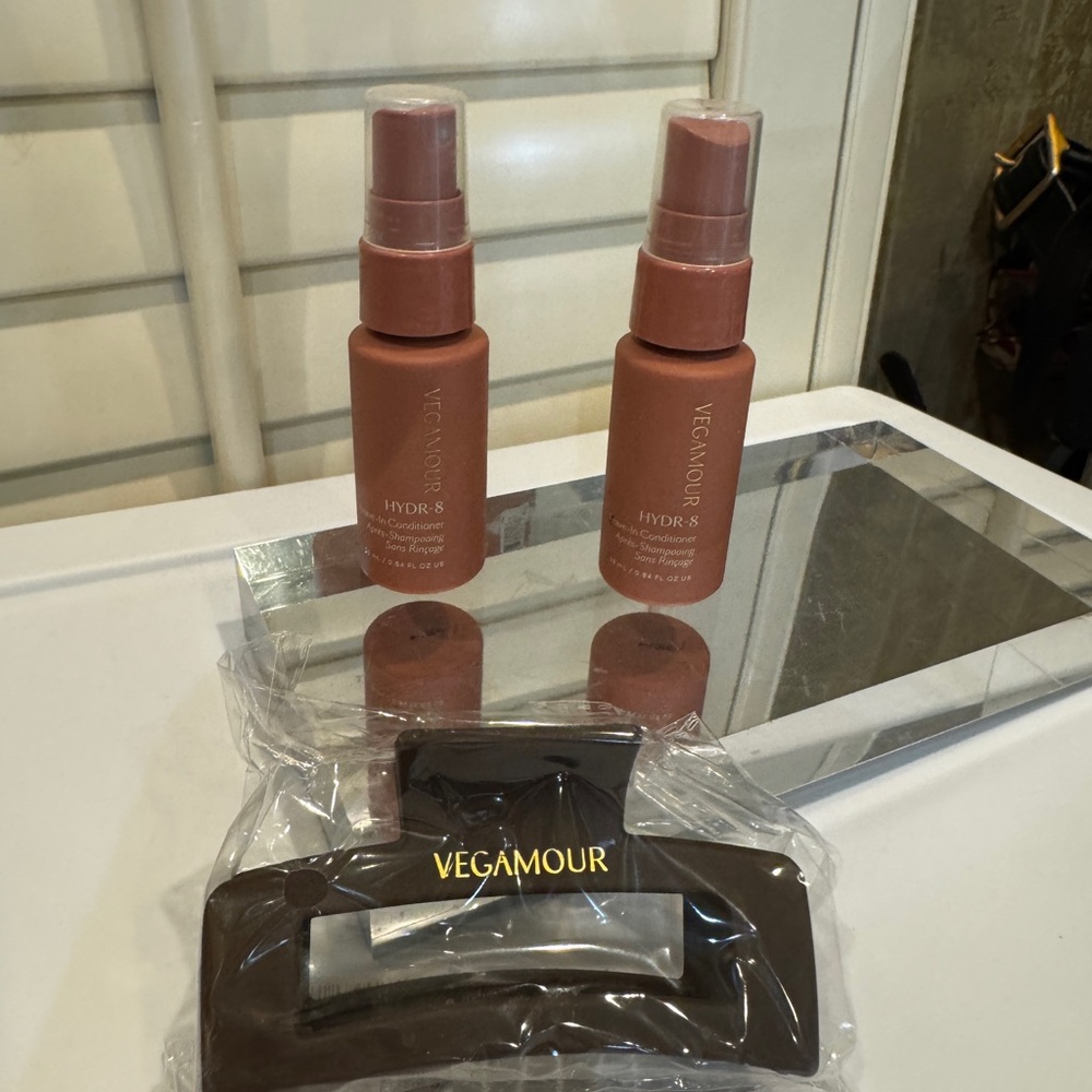 NEW Vegamour Hydra-8 Leave in Conditioner & Clip‎